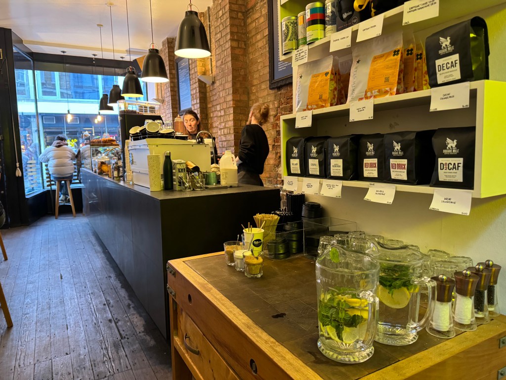 Azúcar, edulcorante y agua